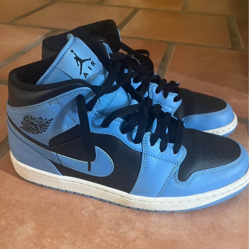 Nike Jordans Men's Blue and Black Sneakers